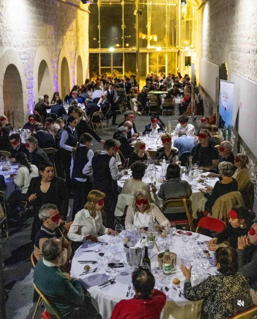 Un repas dans le noir solidaire pour Louise et Jules, élèves au lycée Carnot Bertin 2 1BC44680 E134 49DD 87E1 967D6C485097
