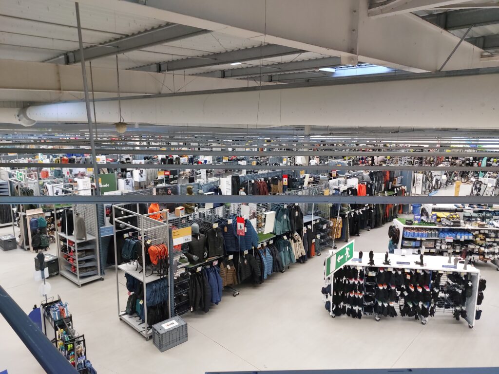 Les élèves de Seconde Bac Pro Métiers de la Relation Clients au cœur du nouveau concept Décathlon 8 20260317 080458