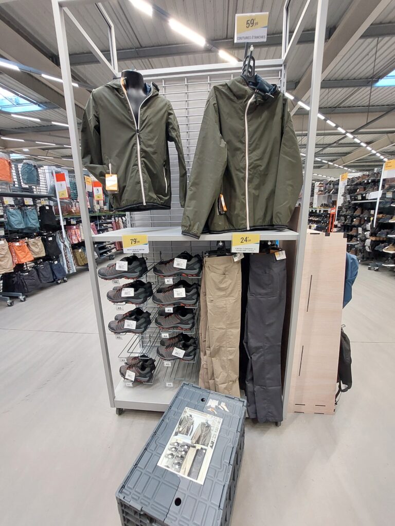 Les élèves de Seconde Bac Pro Métiers de la Relation Clients au cœur du nouveau concept Décathlon 6 20260317 081136